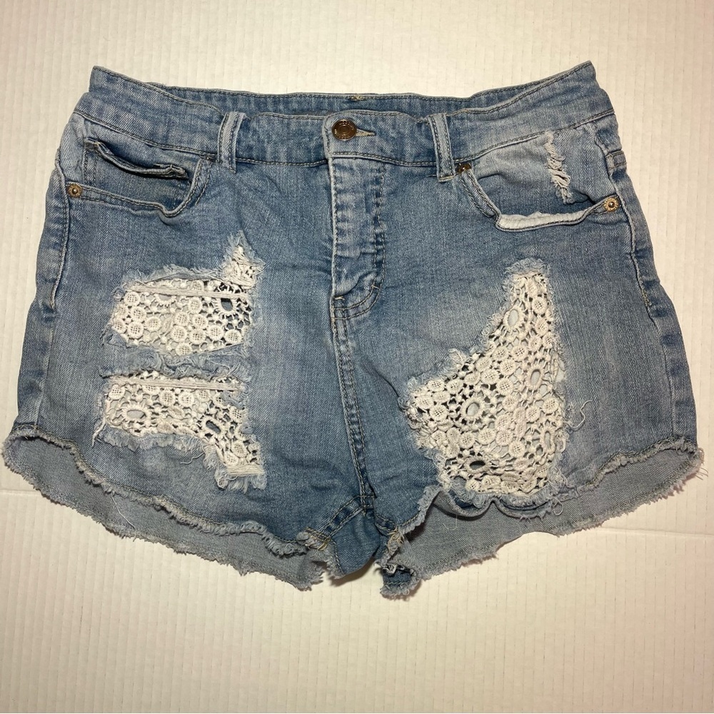 Mossimo Denim Lace Patch Women Shorts - Picture 2 of 9